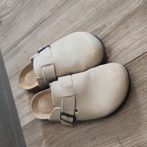 Slip on clogs - Picture 1 of 3